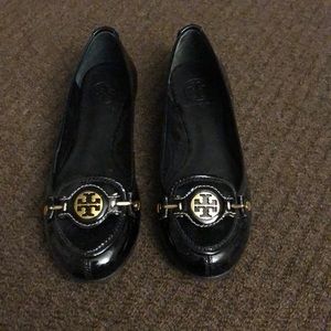 Black pattern leather and calf flat.